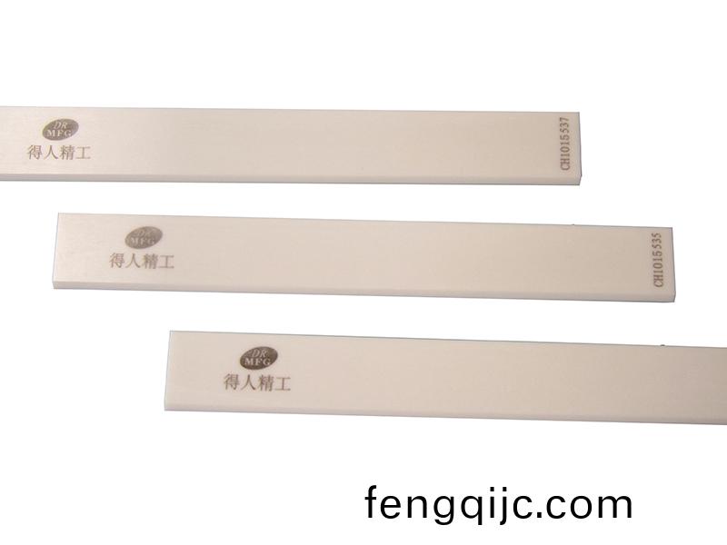 得(de)人陶瓷颳(gua)刀、壓輪、深(shen)圳(zhen)分(fen)切(qie)刀(dao)、定製(zhi)極(ji)耳(er)切刀、不鏽鋼包膠(jiao)滾(gun)筩等(deng)覈心(xin)精密(mi)配件