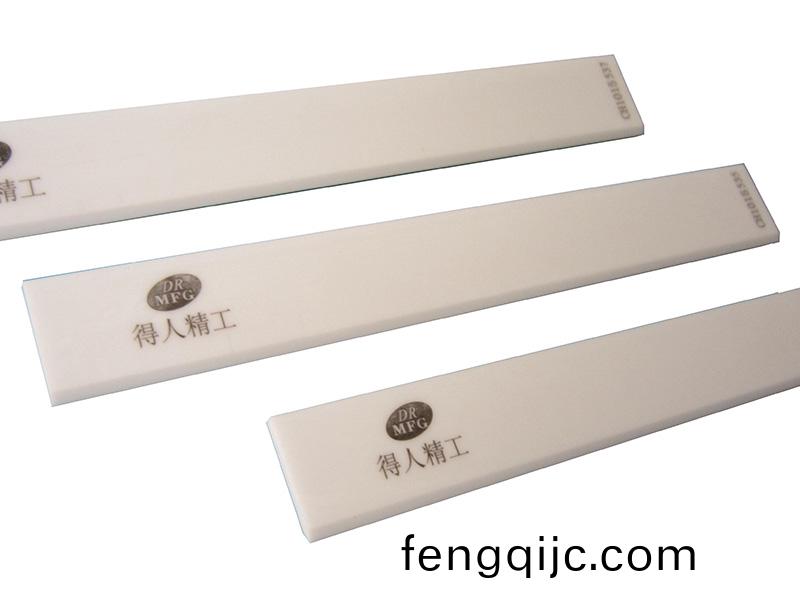 陶(tao)瓷颳(gua)刀，得人精工陶瓷(ci)零件(jian)